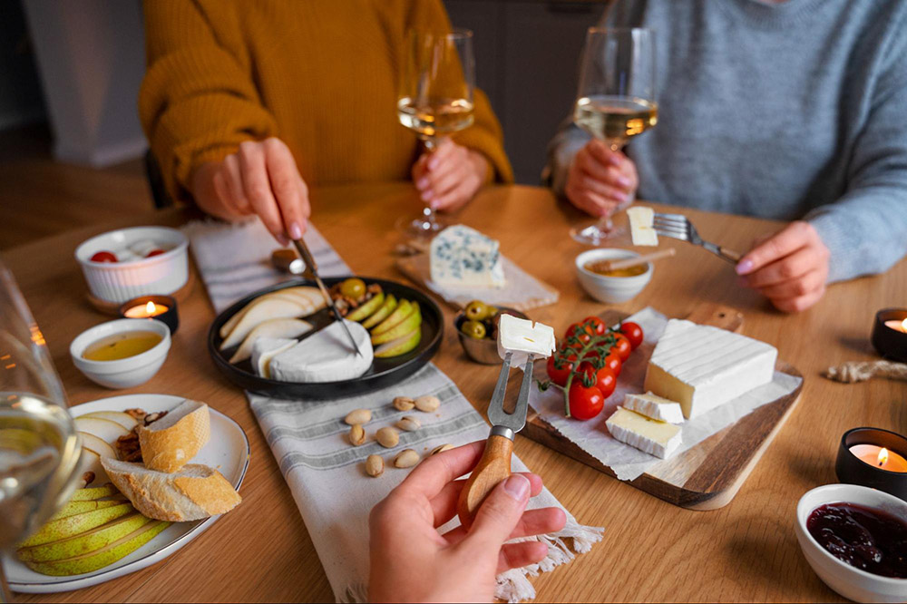 Правила поведения за столом в дома и в ресторанах