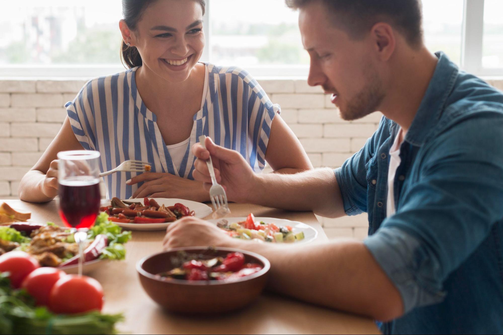 Три главные функции еды: зачем мы едим и как это делает нас счастливее